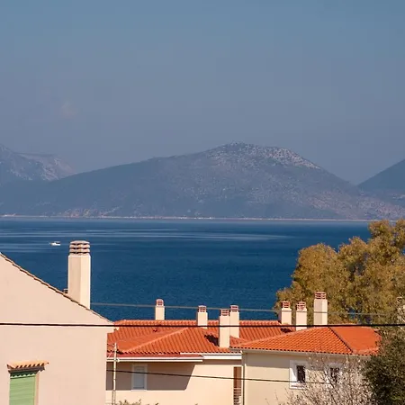 Apartmán Eleni's House Karavomylos