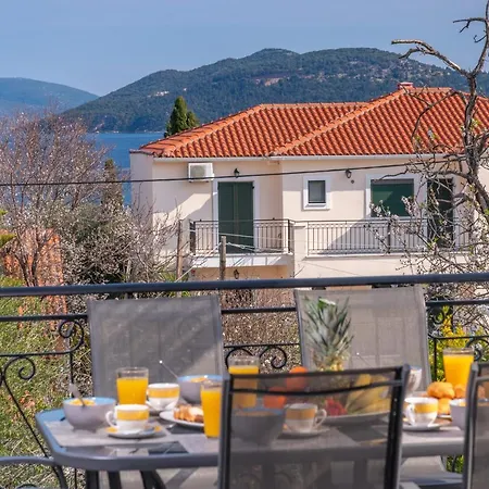 Eleni's House كارافوميلوس